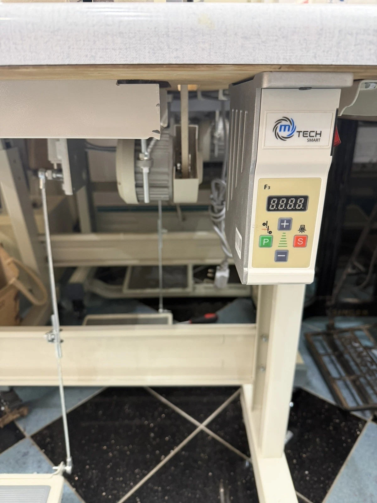 Bernina 217 N-06 Industrial Zigzag & Straight Stitch - Refurbished - Silent Servo