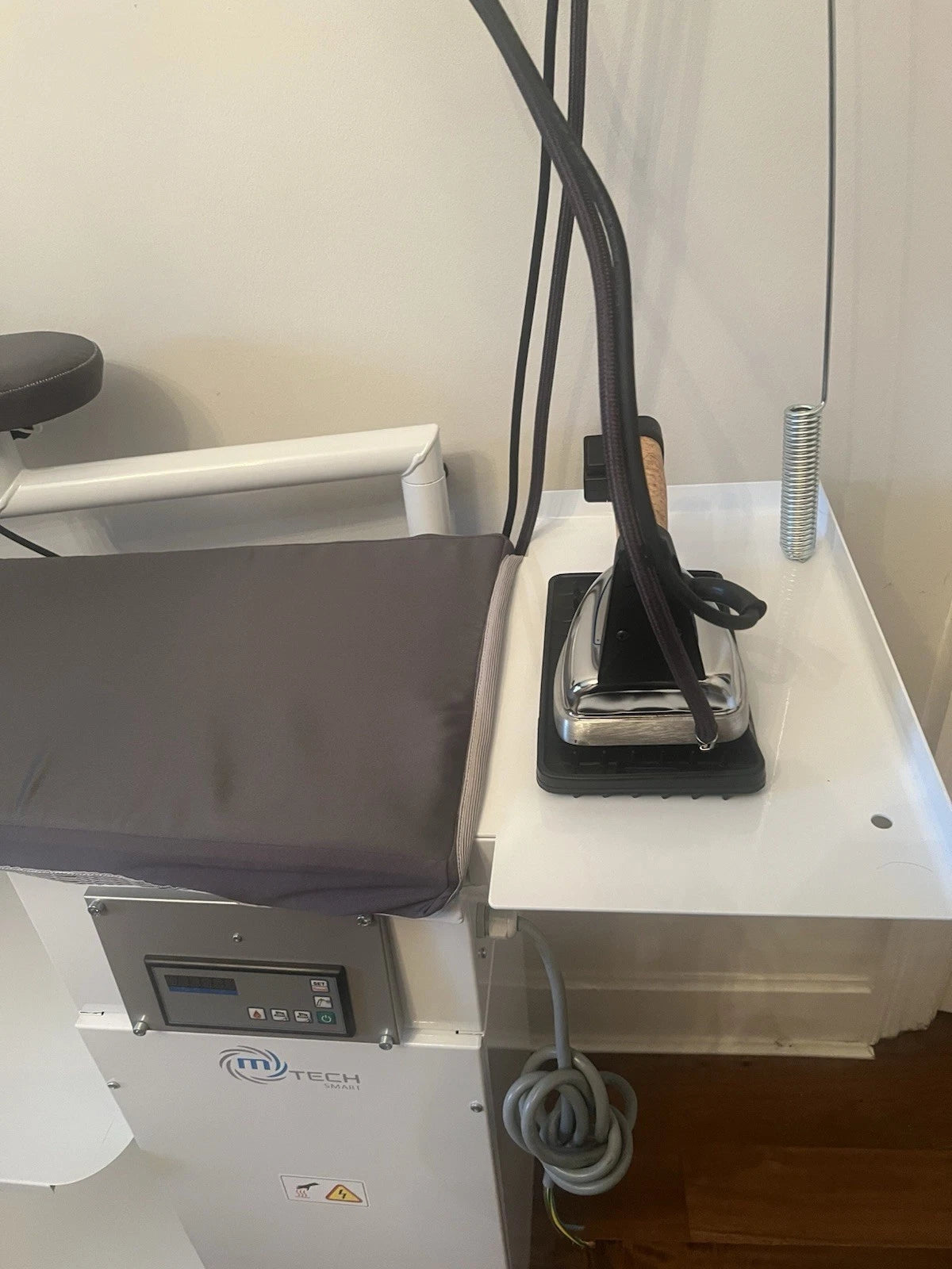 M-TECH Smart Argo Industrial Vacuum & Heated Suction Ironing Table