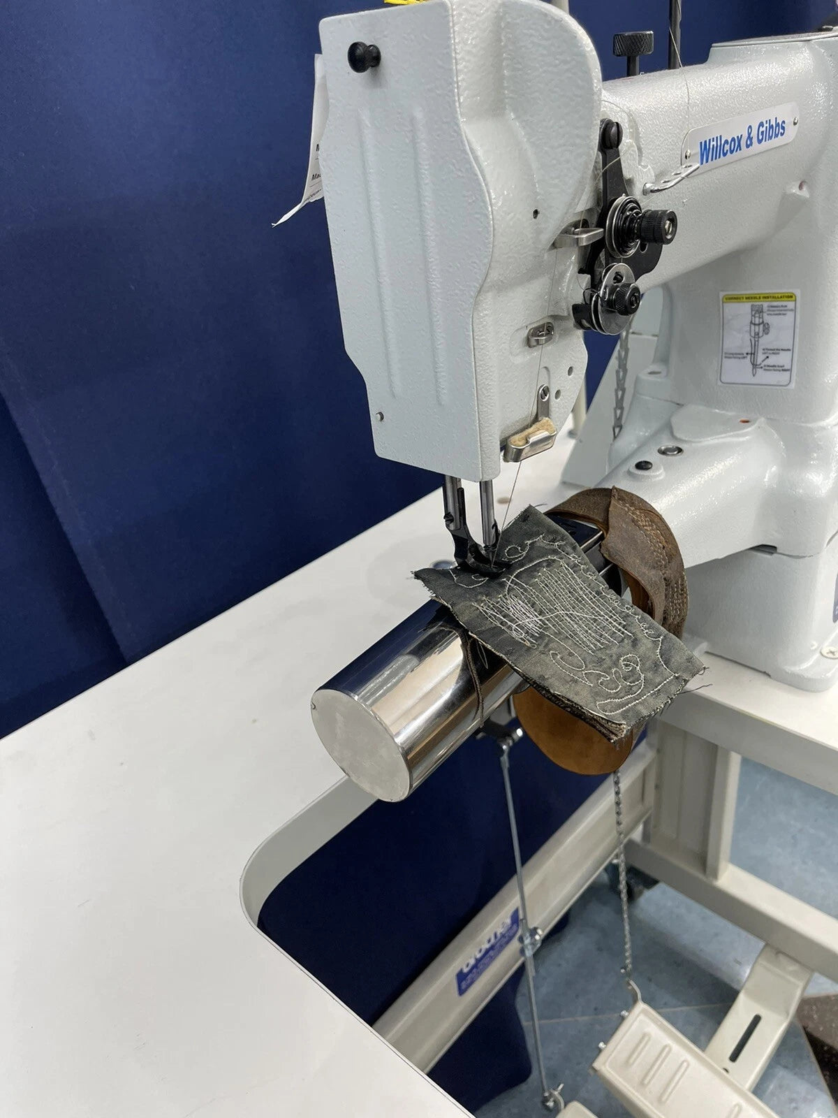 Wilcox & Gibbs EA 207 DW Cylinder Arm Darning Industrial Sewing Machine