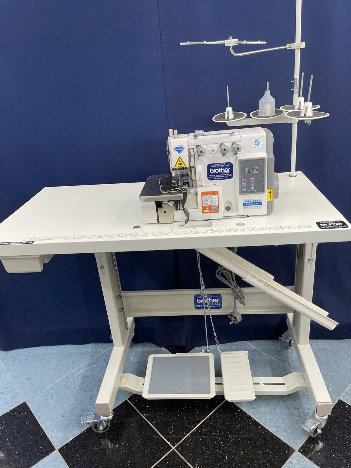 Wilcox & Gibbs M700-N/K Industrial 3-Thread Roll Hem Overlocker