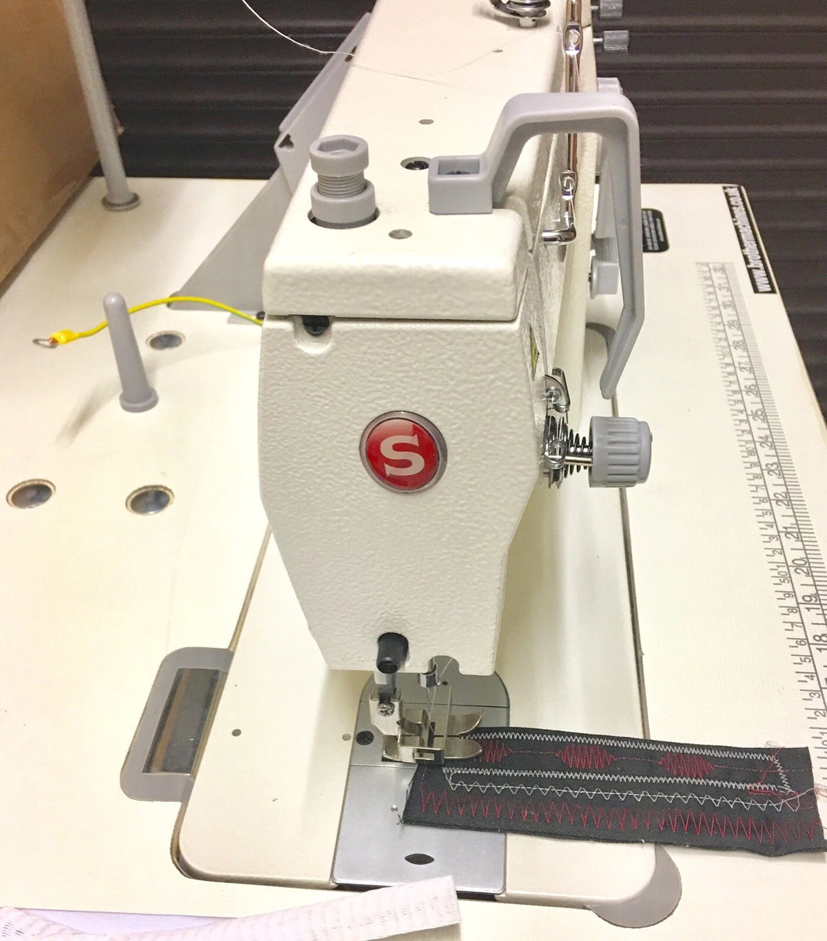 Singer 20U-83 Industrial Zig Zag & Embroidery Sewing Machine