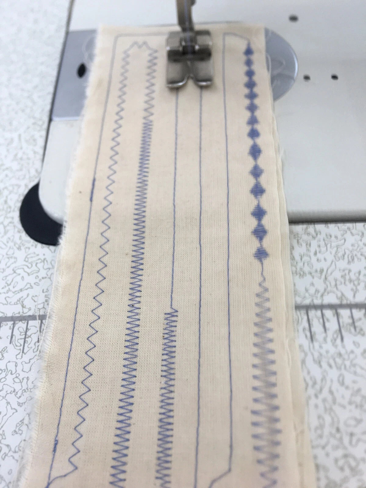 Singer 20U-83 Industrial Zig Zag & Embroidery Sewing Machine
