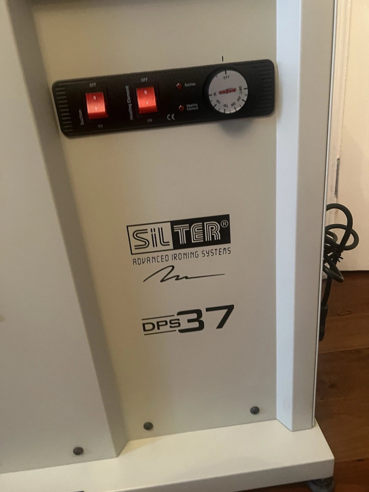 Silter Industrial Heated Vacuum Ironing Table with 3.5L Steam Boiler & Sleeve Arm