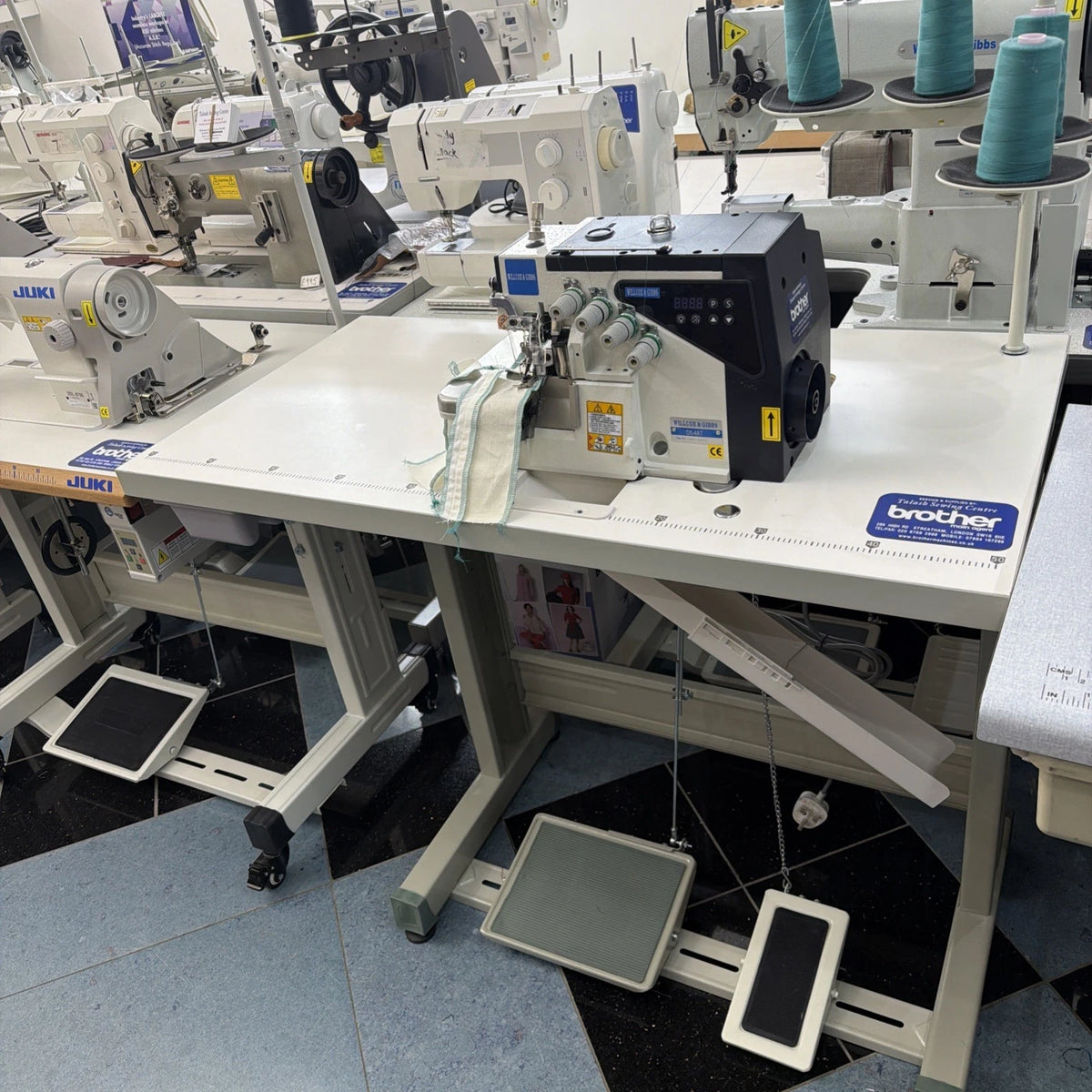 Wilcox & Gibbs DP-4AT Industrial 4-Thread Overlocker